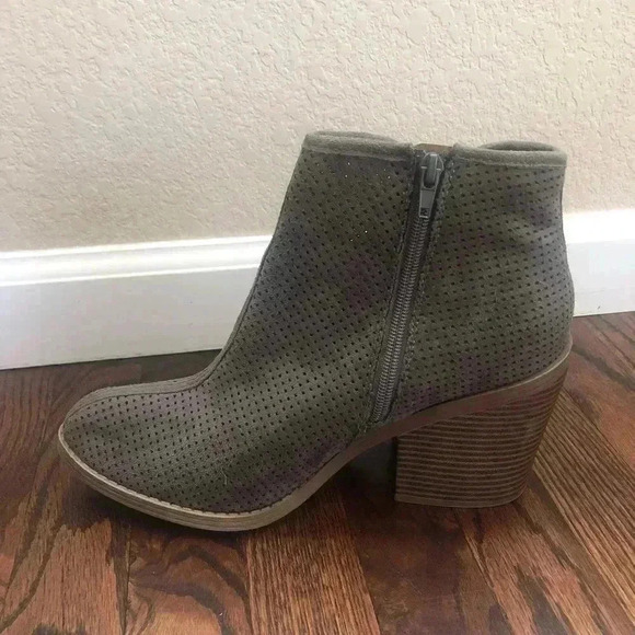 Soda Ankle Boots Gray Women’s size 11  Side Zip - Picture 8 of 11